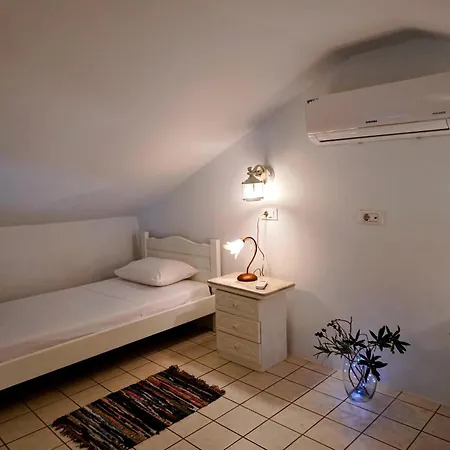 Petalo House *
