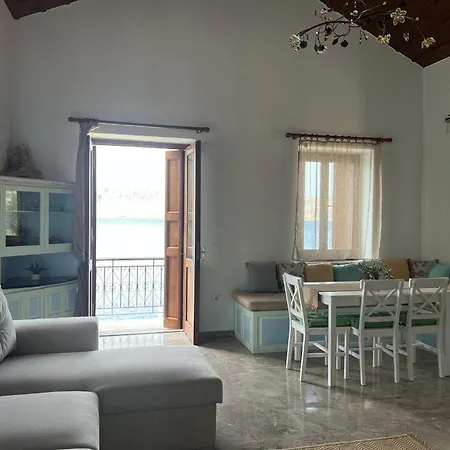 Petalo House *